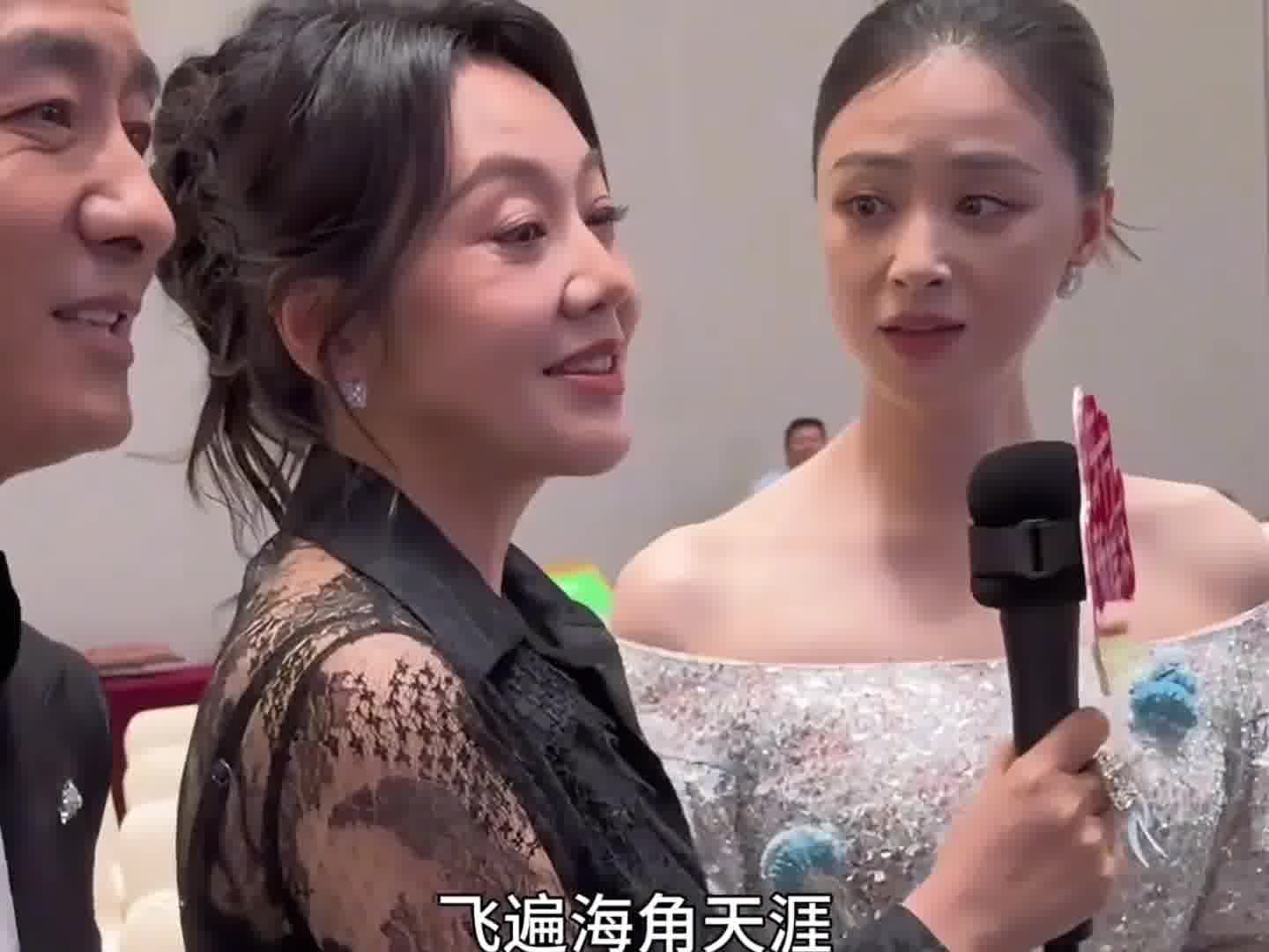 蒋欣被闫妮唱蒙圈了