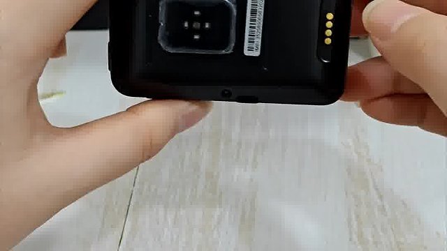 屏幕是2.88英寸的高清屏