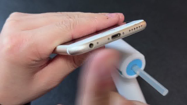 如何清理手机灰尘？