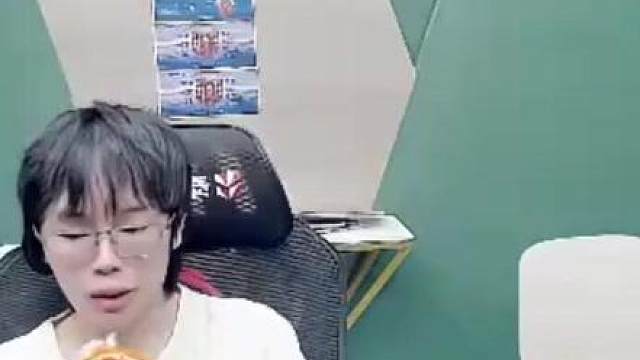 钟意解说AG比赛，当场拉回放复盘团战，发现大帅是真坑