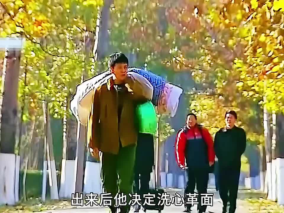 囚犯只是闻了闻手里的牙膏就立马意识到里面装着的不是牙膏