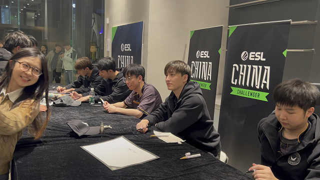 Esl中国区挑战者联赛 线下第二天 XG签名会现场