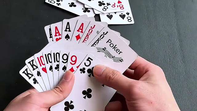 这底牌来得不赖嘛！