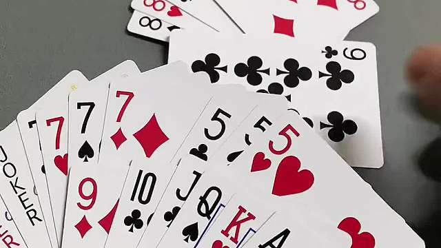 这底牌也太好了，闭着眼都能赢