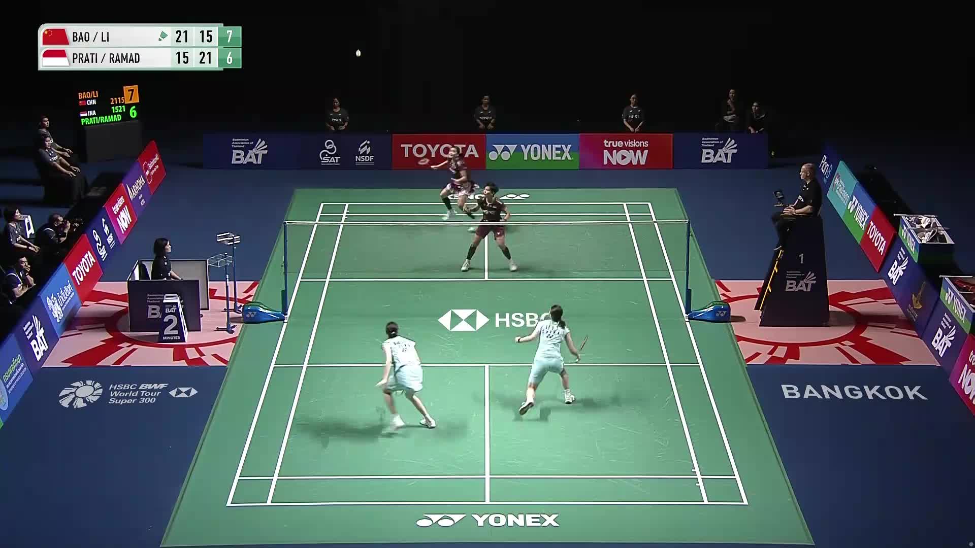 女双	鲍骊婧/李怡婧vs阿玛莉亚/拉马丹蒂 决赛 2026泰国羽毛球大师赛