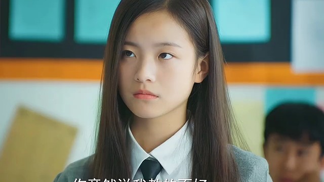 学渣女孩被外星人附身体后，学习就像开挂一样，秒变学霸。连老师怼的都哑口无言！用超能力帮同学写作业。