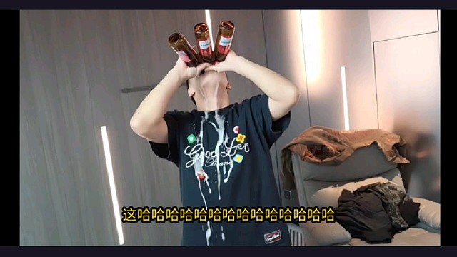 【小酷】虎子这波真的牛，同时吹瓶三瓶啤酒！