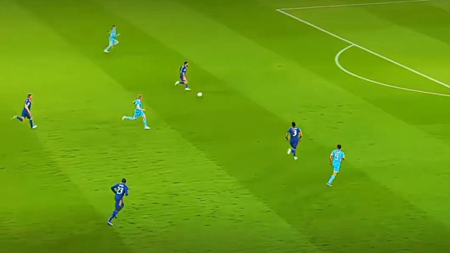 很难看到这种手术刀一般的传球了