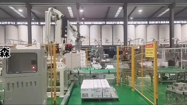 润滑油码垛，机器干比人干香多了！#润滑油码垛实拍 #码垛机器人现场 #自动化生产线 #工厂实拍 #智