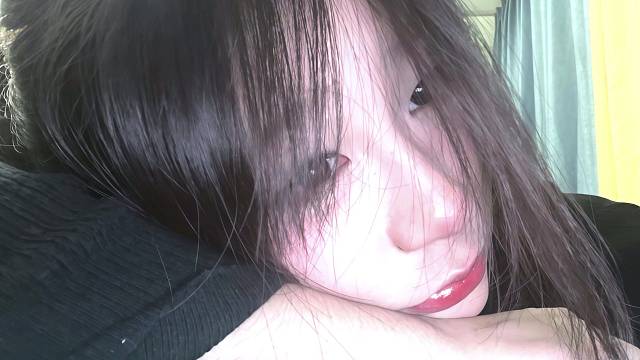 你像一块淤青想起时隐隐作痛.