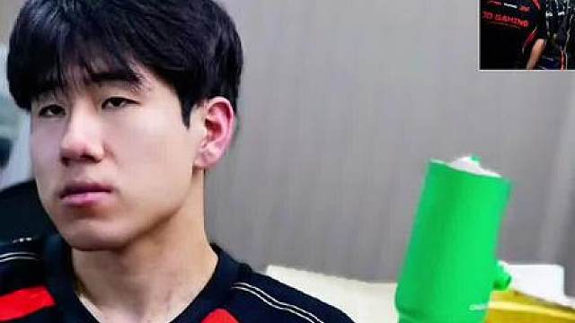 Gala顶级预判奈何队友差距，JunJia纯坑HongQ或将面临替补，小天与北川时刻准备返回登场。