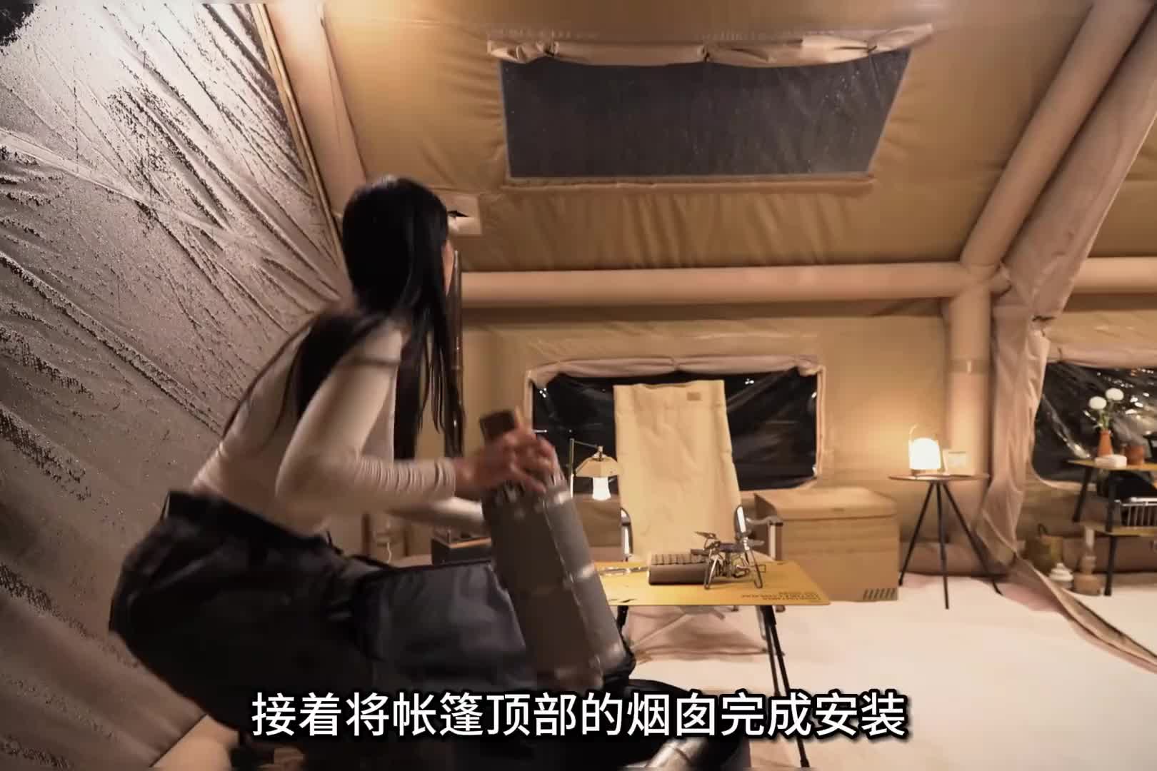 第2集：女孩独自在半山腰露营，遭遇雨雾天气，借着壁炉在帐篷内吃火锅