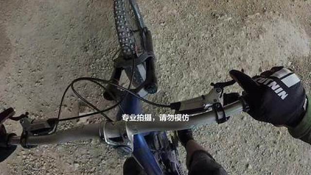 周末解锁新路线！没想到穿过山洞后腿都软了