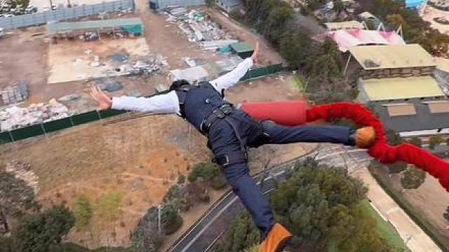 绳子太短了 哈哈哈