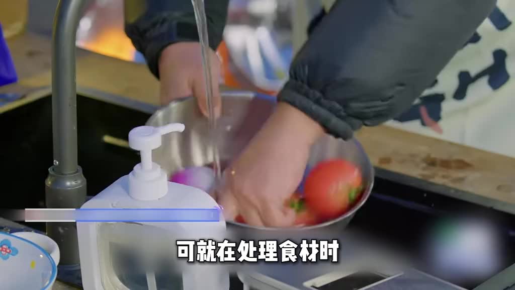 贾冰厨艺超群，果然是团队里备受青睐的男士！