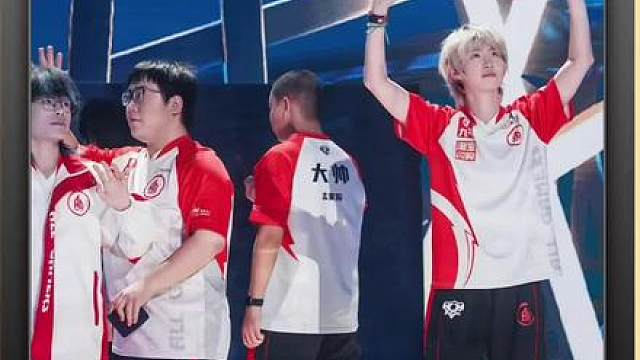 大黄预测春季赛第二轮长生不回来AG很有可能就是在A组，没有大脑做决策AG就是一个纯打架队