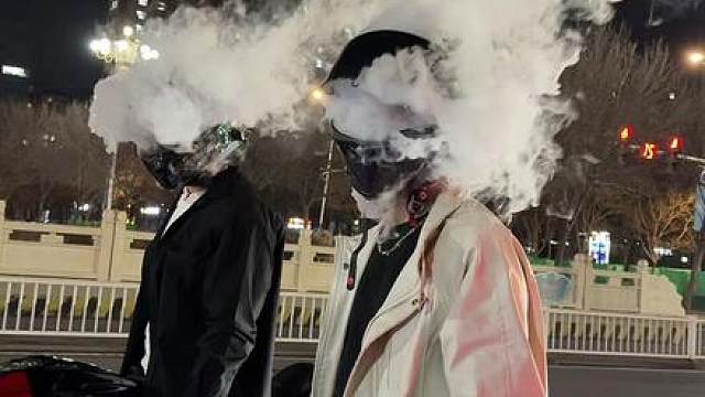 司机大哥：这俩人CPU烧了