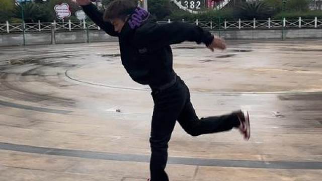 依旧溜冰不穿溜冰鞋