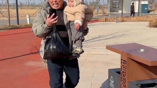 服了这个虎爹了，垃圾不丢把孩子丢了，这下看你上哪找去