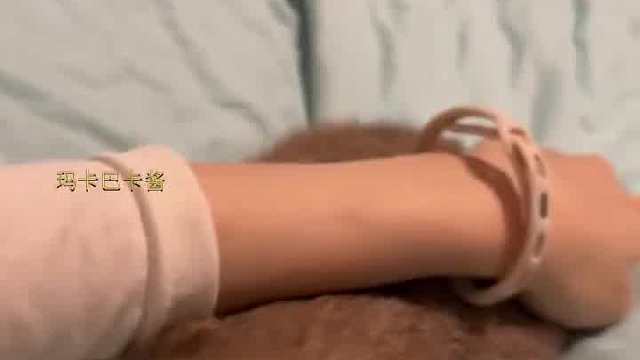 笑死我了，我把转盘放玩偶底下，玩偶会动给富贵开心坏了