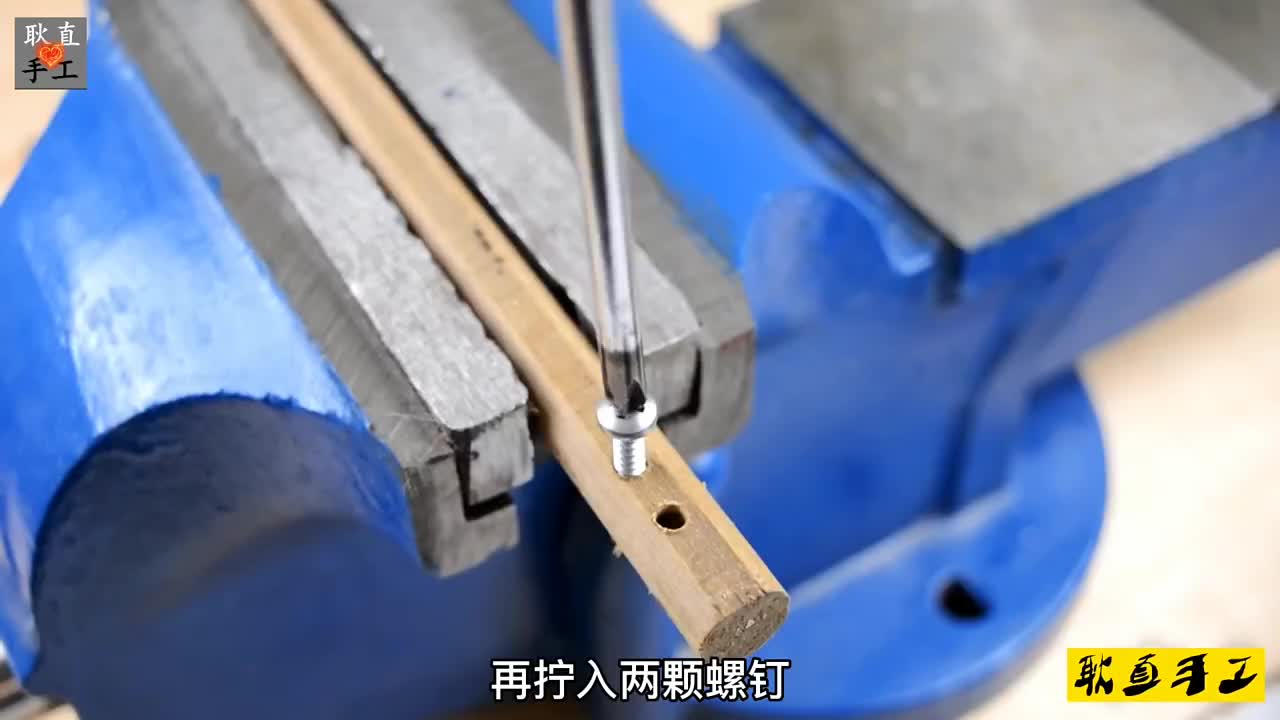 利用易拉罐和一些配件竟然制作出一款剥瓜子神器