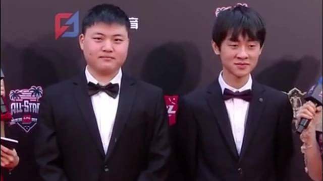 今天直播越看越认真，Ming一句话就把人拉回到了从前：“如果ADC是Uzi的话，辅助就要集中了。”专