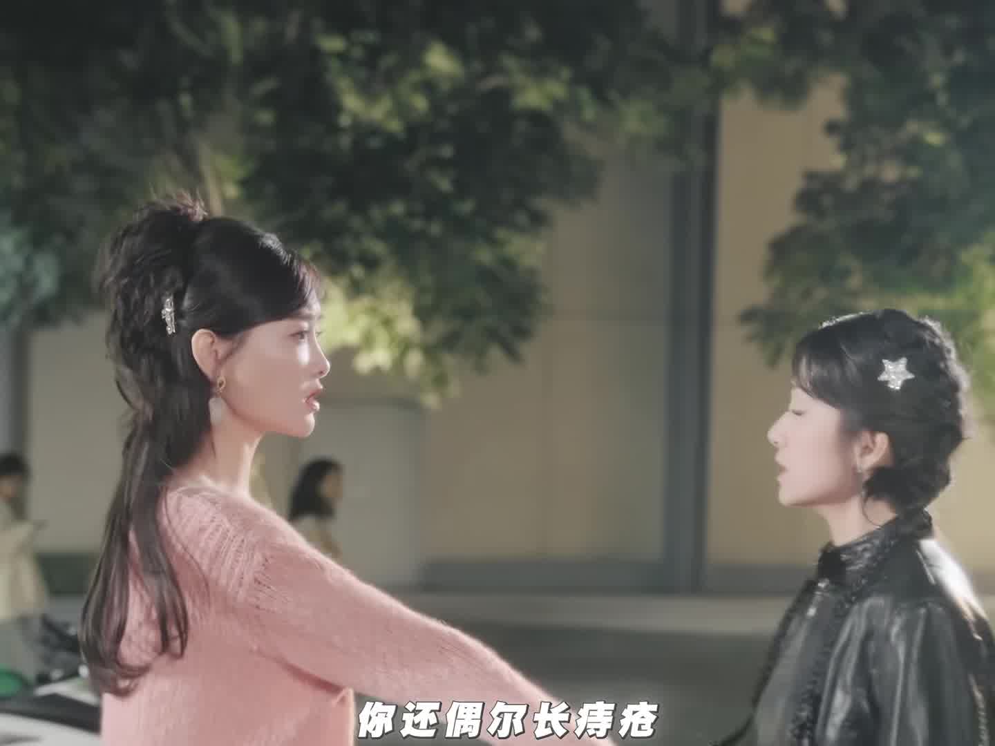 穿书当女配，还好闺蜜一起跟过来了，就算在异世界，只要有闺蜜就是最大的底气！