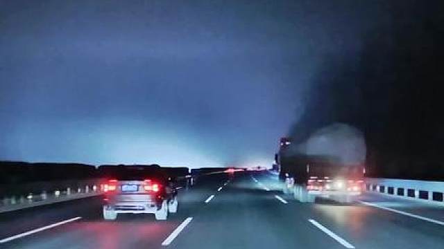 嘞个夜间隐形灰车…感谢大车！
