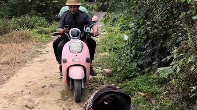 开车不要玩手机