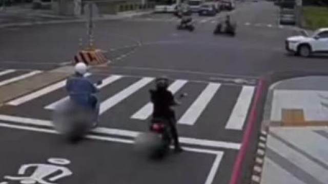 这走位。。。开自动瞄准了