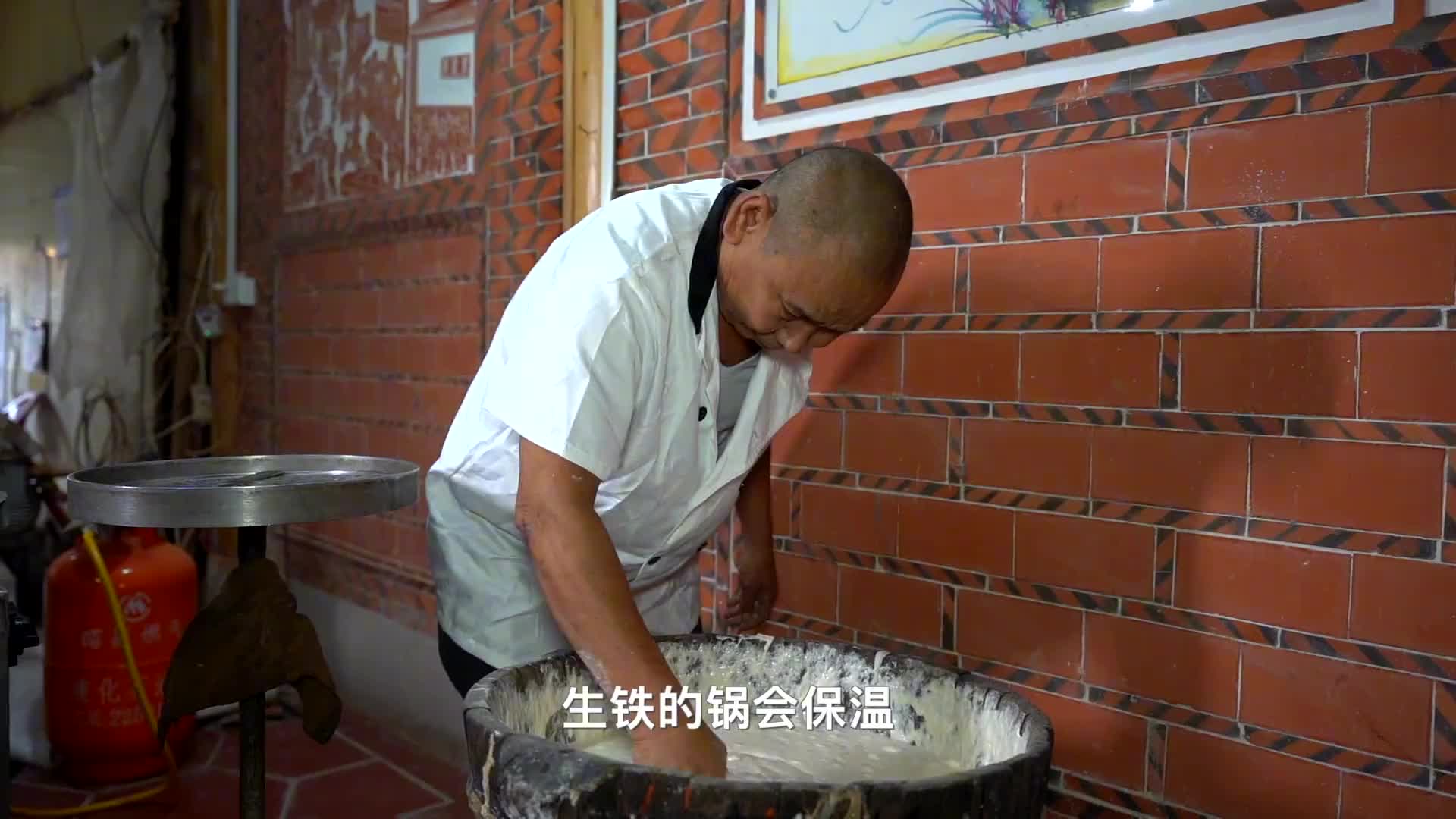 比纸还薄的饼，泉州大叔做了50年，可绕地球一圈，清明1天2000张