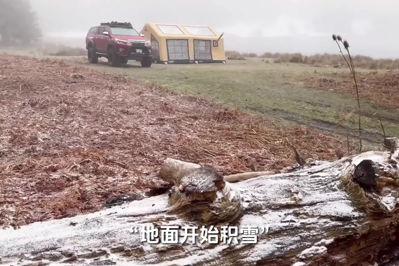 男人驾车到迷雾森林露营，却意外遭遇暴风雪