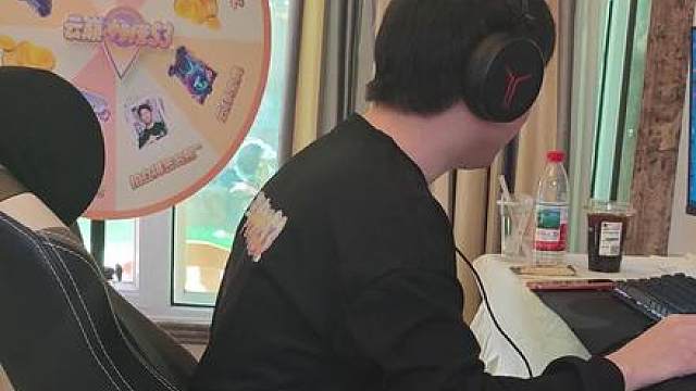 第一个老八大转盘福利由超哥送出云顶宝典一份大家可以去直播间上电视参与！