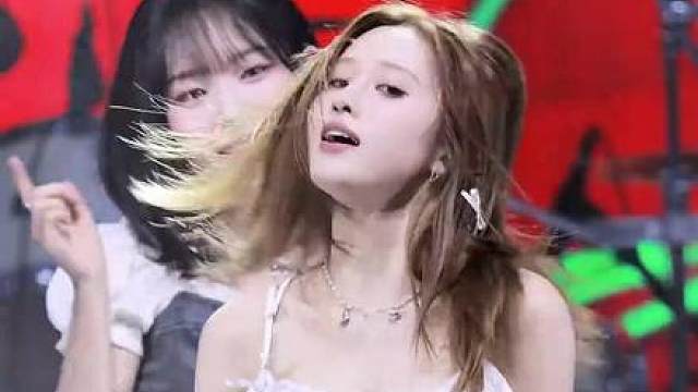 韩国女团这小蛮腰扭起来这谁能顶得住啊？