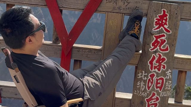 37岁过气lol主播 走出电竞房的一天