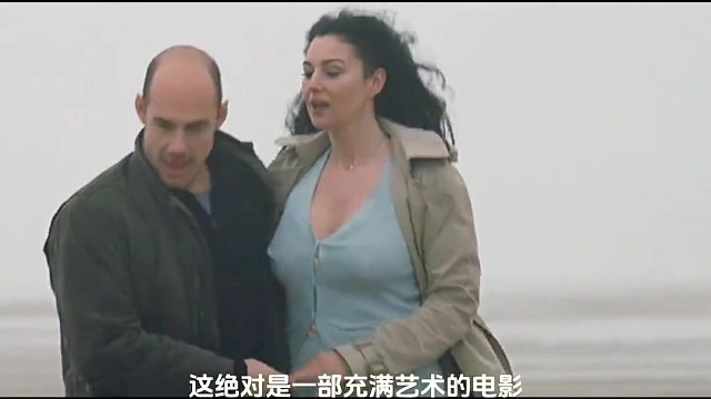 她眼眸一瞥，足令众人惊愕不已！