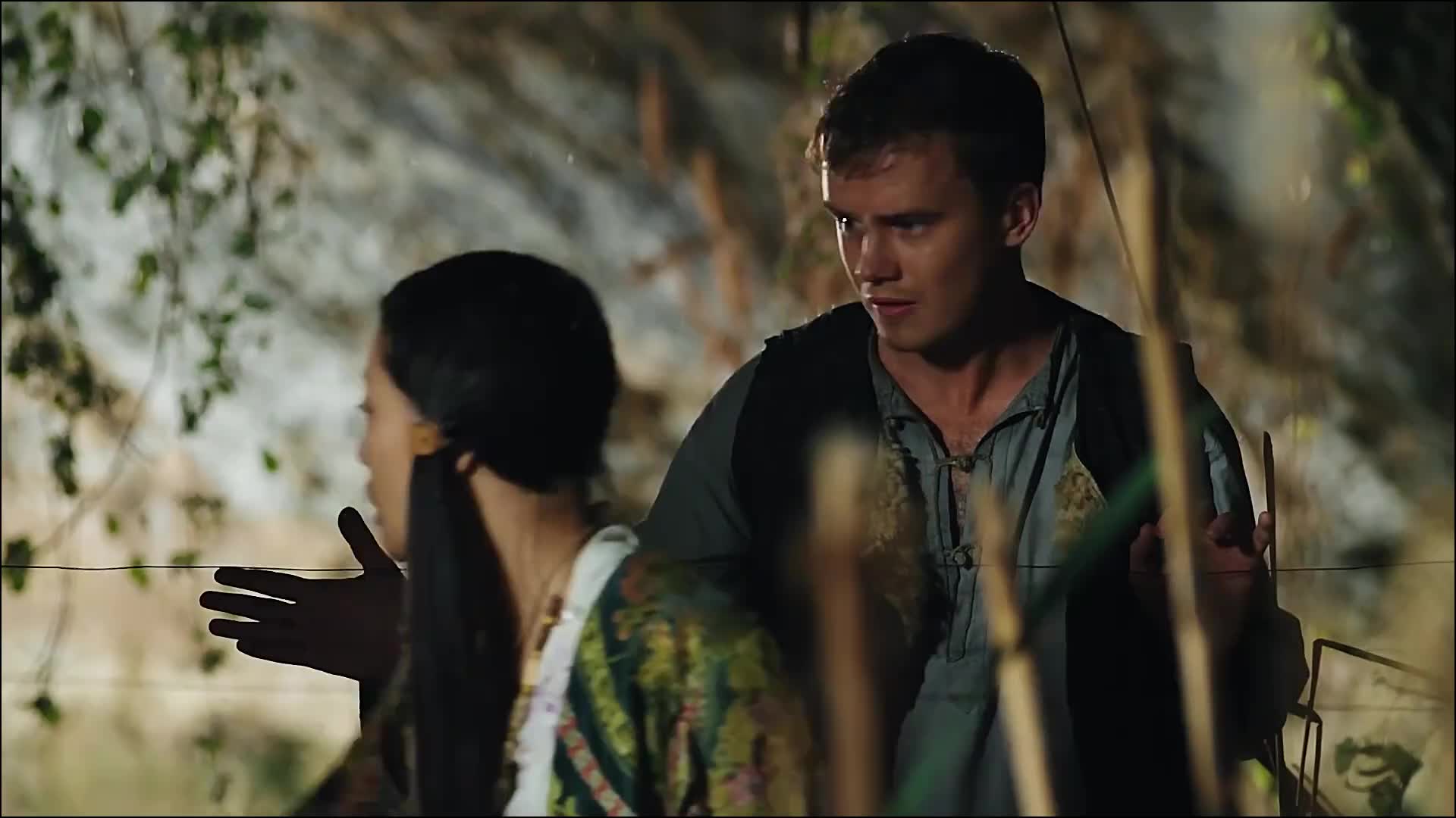 《红山》：苏联士兵在深山中发现丢失的黄金