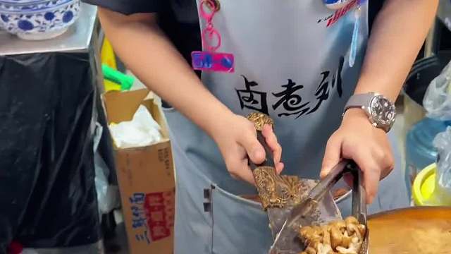 沈阳街边50一碗的卤煮火烧