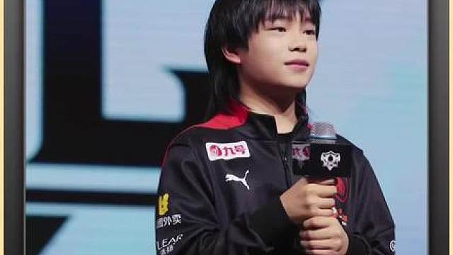 钟意巅峰赛分数一直卡在2100上不去有点小破防，吐槽下个赛季让联盟把自己大号的职业标收回去挂在青铜号上解毒