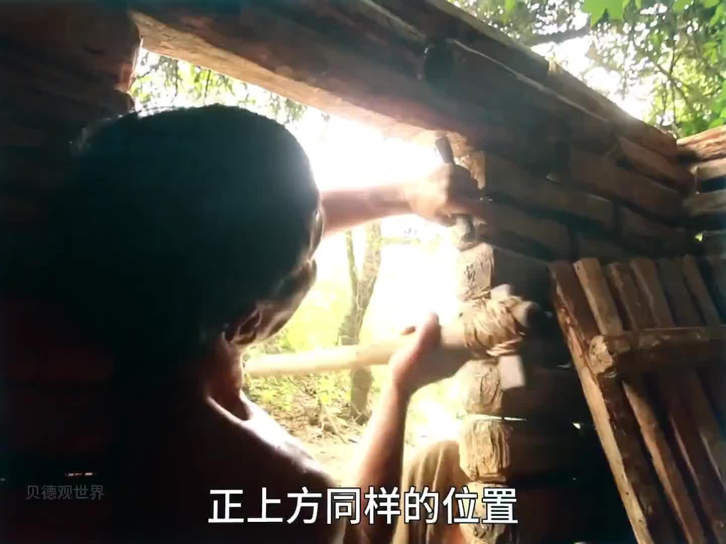 男人徒手打造各种铁器，并盖了个庇护所 (3)