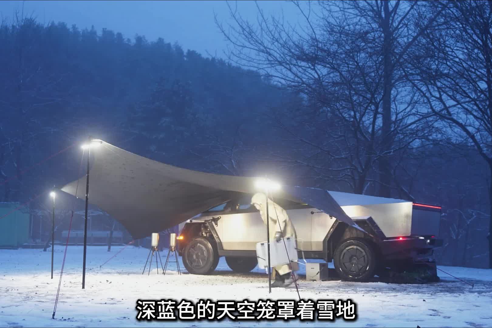 野外暴雪天露营，搭建房车帐篷露营地