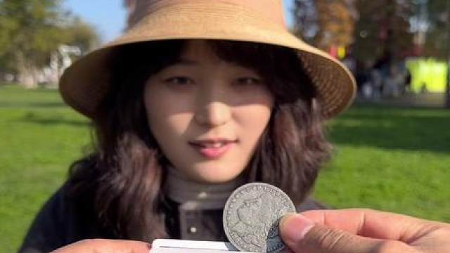 硬币穿纸牌魔术