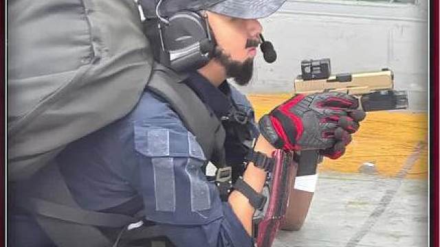 三角洲红运集市太好玩了，红狼在那干啥呢？