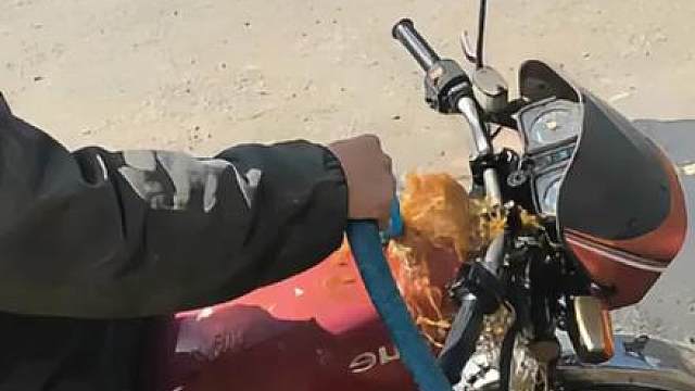 摩托车竟然烧水，不用烧油