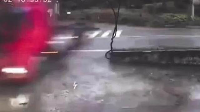 “青一块紫一块”