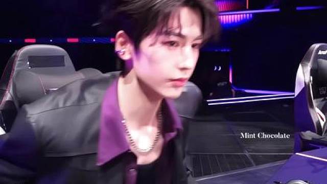 把我的心搅的一团乱还在那萌萌的笑 帅哥