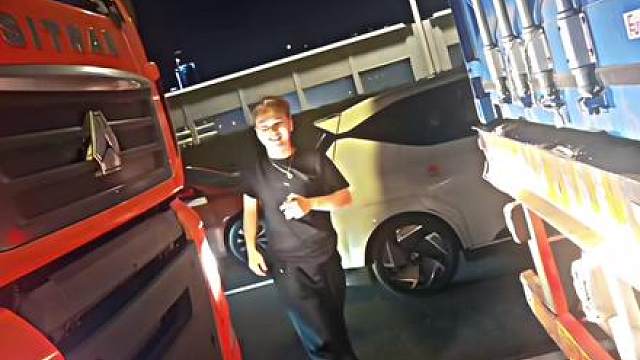 “开车哪有路怒 都是人情世故”