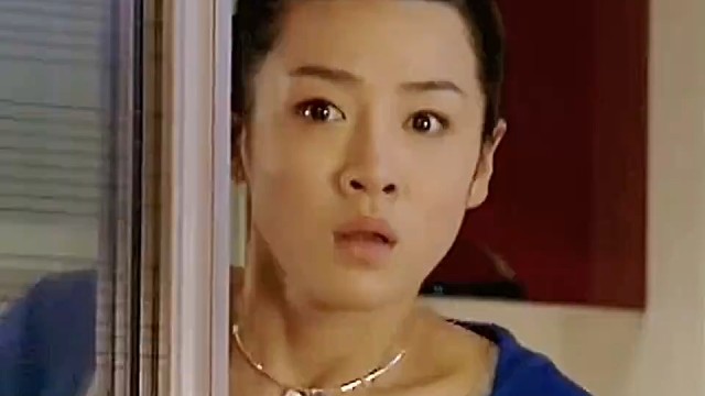 男人每次出差回家妻子都把花盆换位置，不料这竟是暗号.#求一个神评加持