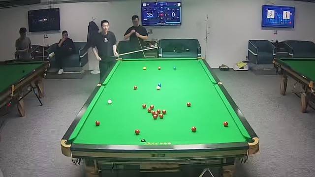 本队队员徐永雯单杆131