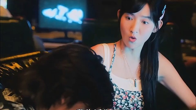 当王玉雯在网吧看电影